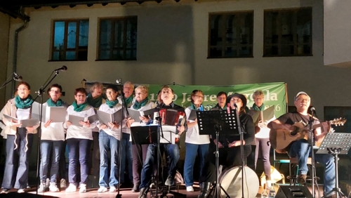 Helle Wasser-Schulhofkonzert